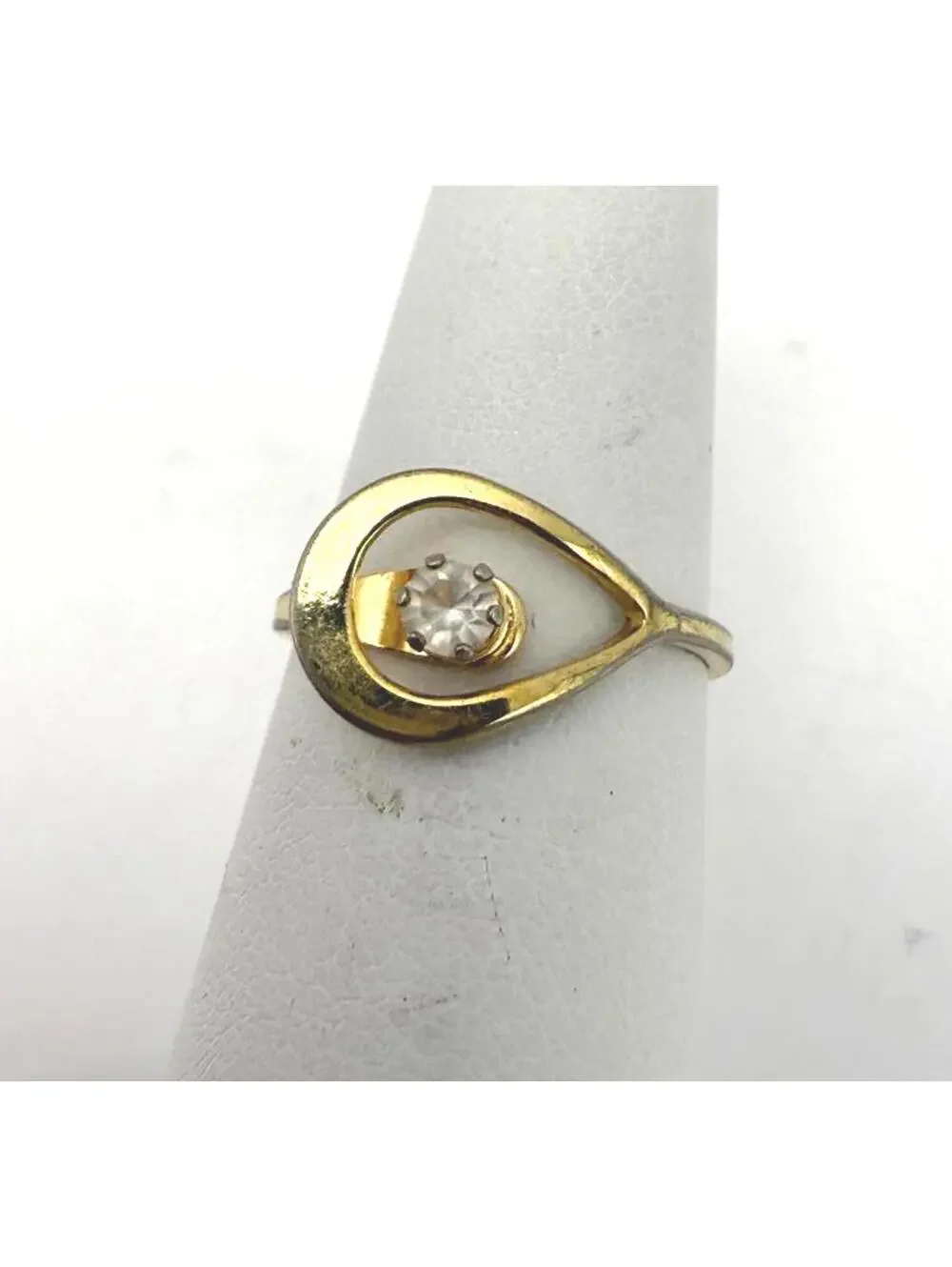 Avon Gold Tone Ring with Clear Stone Size 5